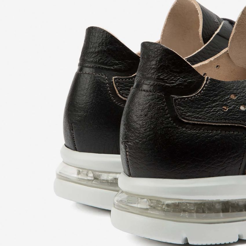 Air Grecale Black Leather