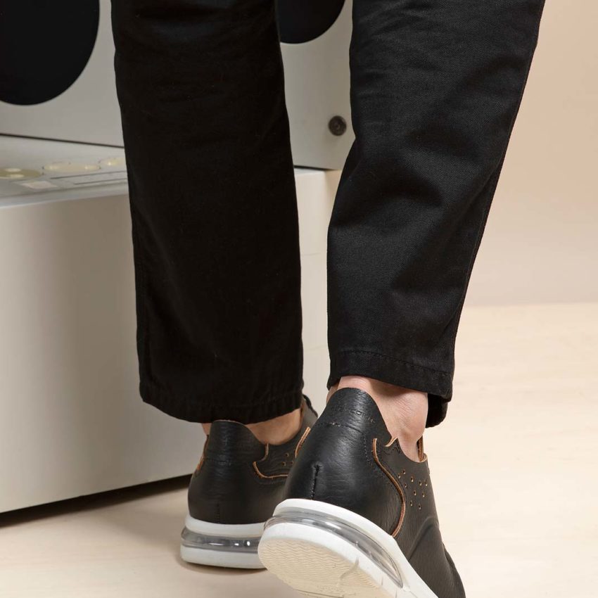 grecale-black-leather