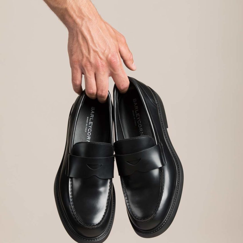 sleek_black_moc_01