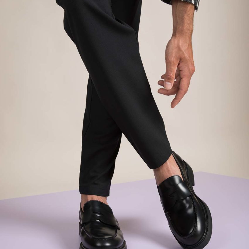 sleek_black_moc_02